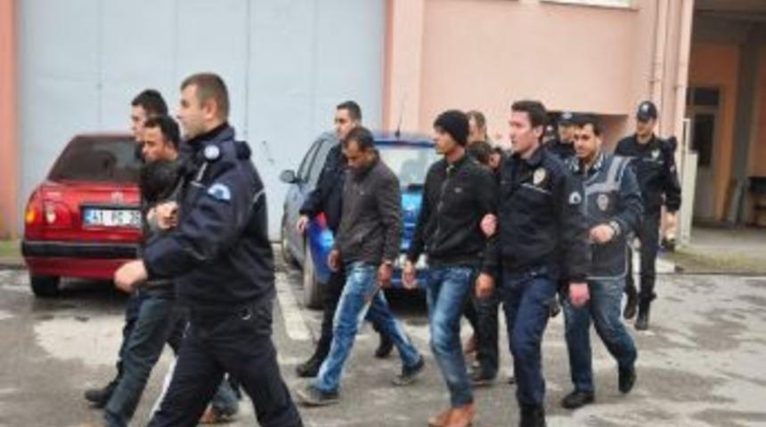 Adliyeye Sevk Edilen 10 Dolandırıcı Tutuklandı