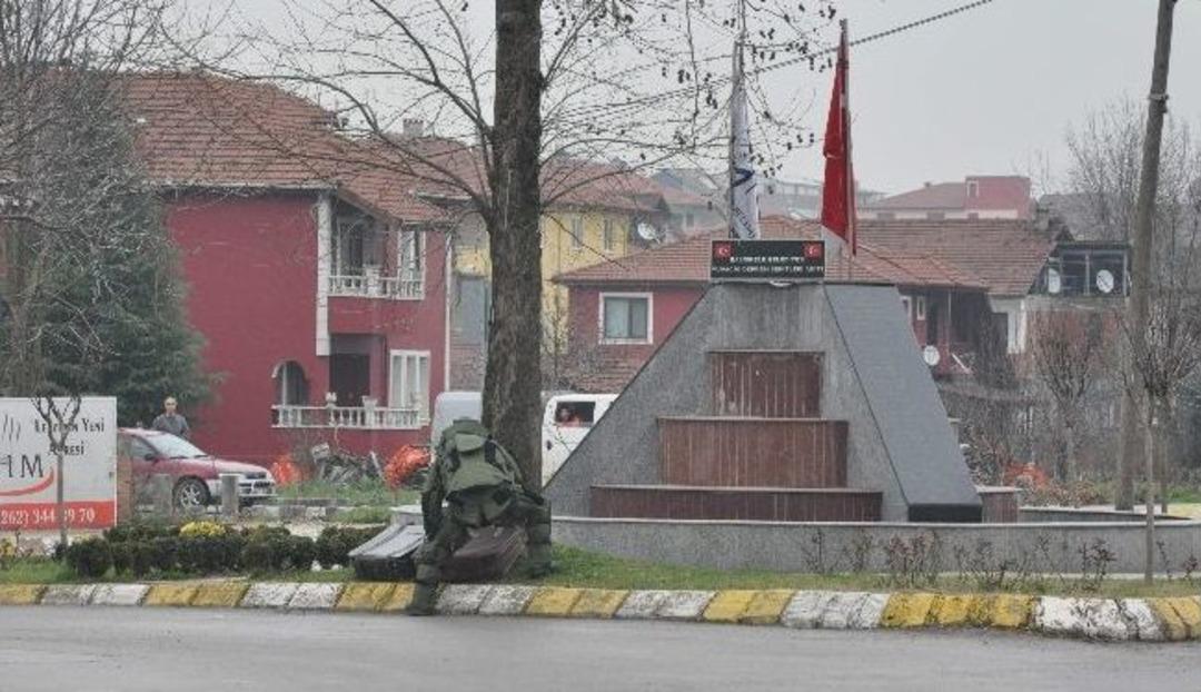 Polis Patlattı, Meraklı Vatandaş İ&ccedil;ine Baktı