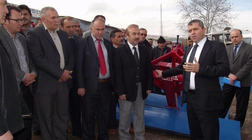 Karla M&uuml;cadele I&ccedil;in 25 K&ouml;ye Trakt&ouml;r Bı&ccedil;ağı Verildi