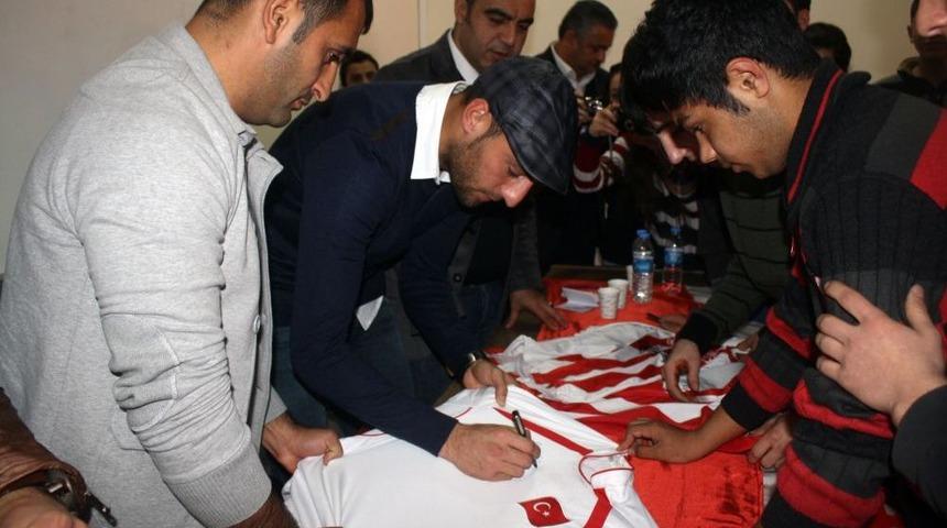 Sivassporlu Futbolcular &Ouml;ğrencilerle Buluştu