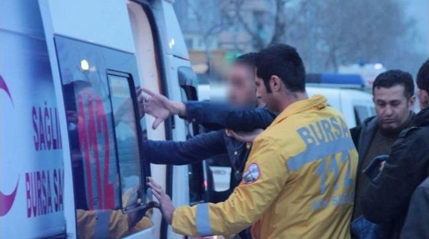 Sırtından Bıçaklandı, Ağzından Sigarayı Bırakmadı