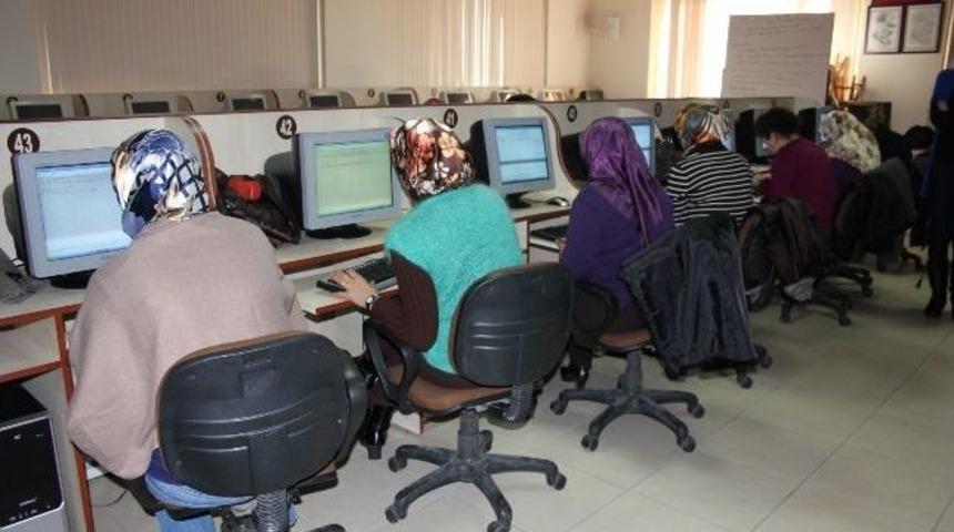 Bilgisayar Kullanımı Eğitimlerle Daha Da Yaygın Hale Geliyor