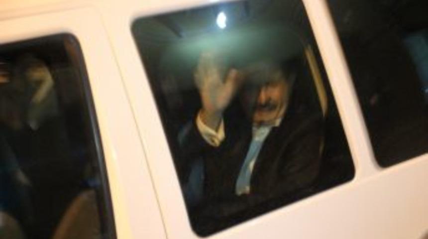 Boz&uuml;y&uuml;k Belediye Başkanı Ahmet Berberoğlu tutuklandı