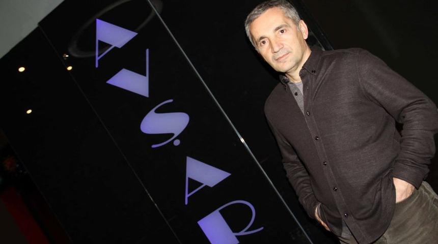 Yapımcı Ş&uuml;kr&uuml; Avşar: Duygusal Olduğum I&ccedil;in Romantik Filmler &Ccedil;ekiyorum