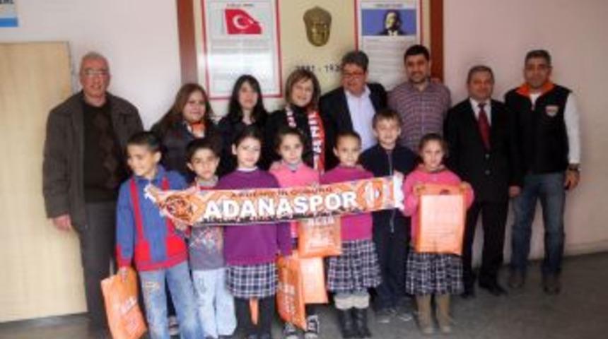 Taraftarlardan Ilkokul &Ouml;ğrencilerine Adanaspor Forması