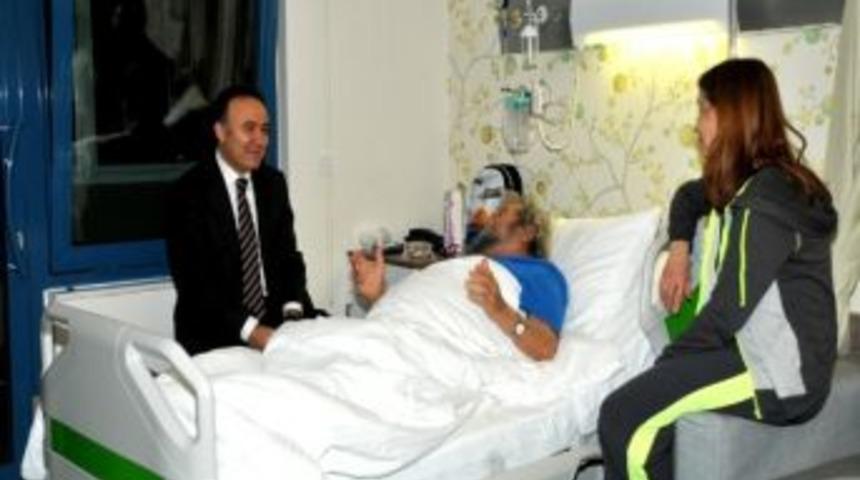 Vali Altıparmak Otyam&rsquo;ı Hastanede Ziyaret Etti