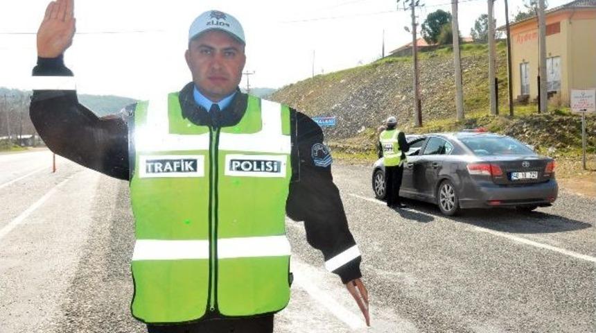 T&uuml;rkiye&rsquo;nin İlk Robot Polisi Ortaca&rsquo;da