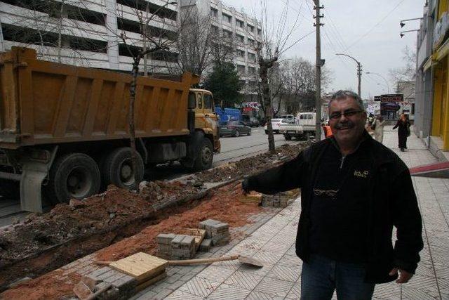 Bursa'da Gelişigüzel Kazılar Vatandaşı Bezdirdi