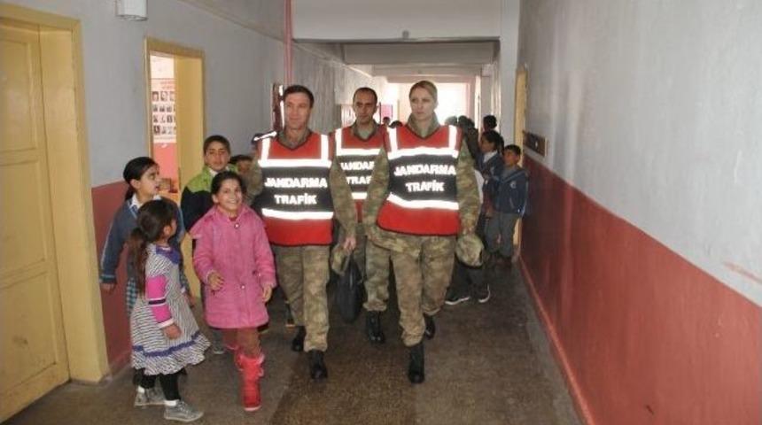 Jandarmadan &Ouml;ğrencilere Trafik Semineri