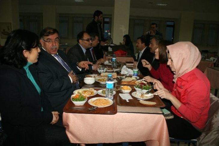 Vali Yılmaz'dan Üniversitelilere Ziyaret G4