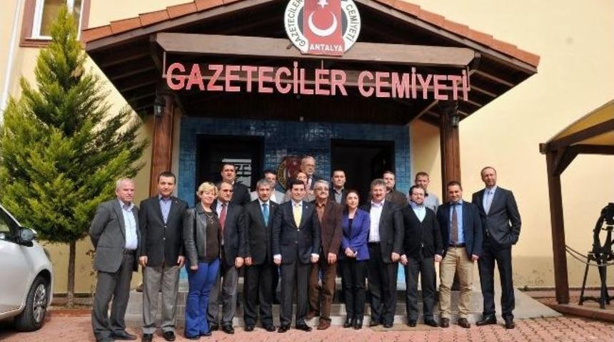 Başkan T&uuml;t&uuml;nc&uuml; Agc Y&ouml;netimi İle Bir Araya Geldi