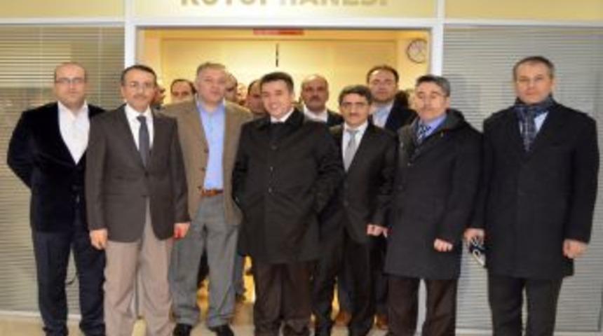 Mehmet Akyol &Ouml;ğretmenin Ismi K&uuml;t&uuml;phanede Yaşayacak