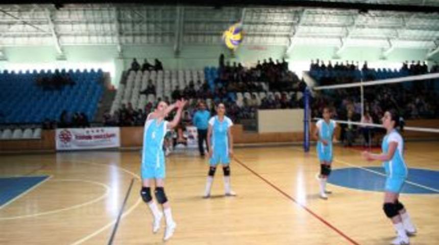 Voleybol&rsquo;da Erzincan Takımları Grup Birincisi Oldu