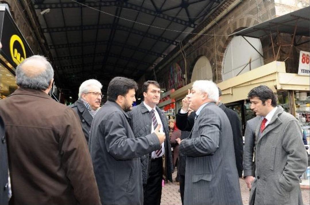 Ulu Cami Caddesinde Cephe Ve Zemin Yenileniyor