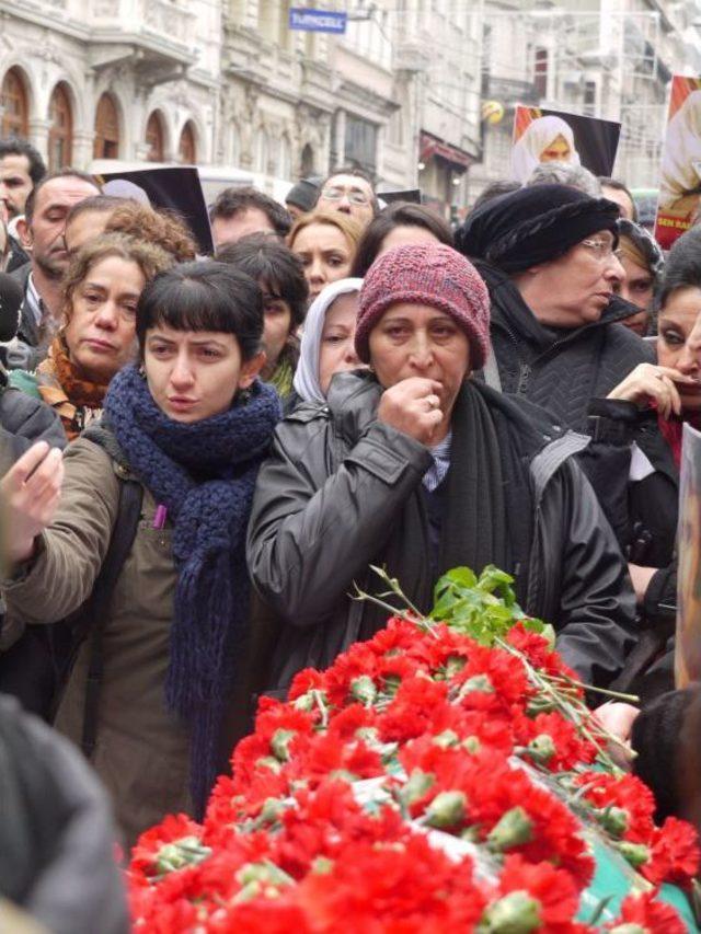 Berfo Ana'yı Cumartesi Anneleri Uğurladı