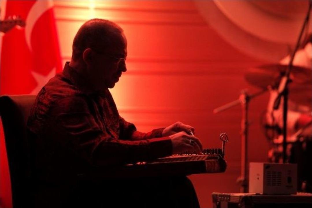 &lsquo;komşu Grubu&rsquo; Bornova&rsquo;da Sahne Aldı