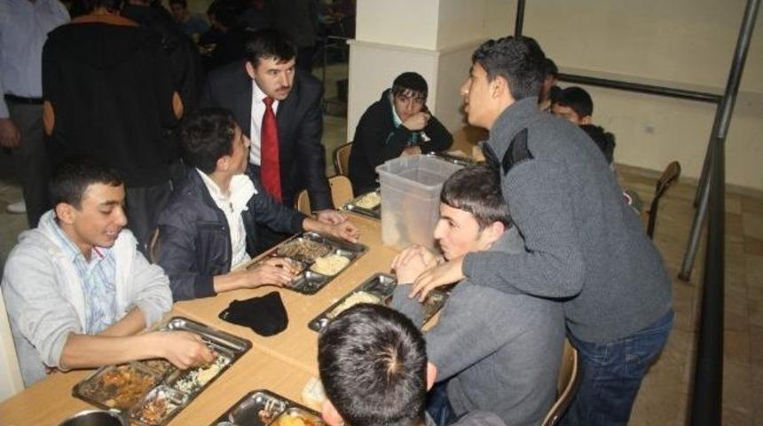 Ağrı Milli Eğitim M&uuml;d&uuml;r&uuml; Başak &Ouml;ğrencilerin Sorunlarını Dinledi