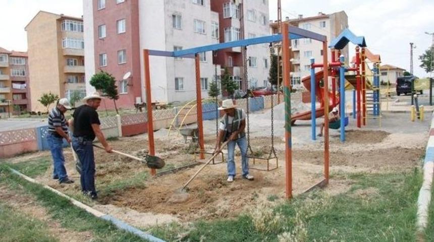 &Ccedil;ocuk Parkları Temizleniyor