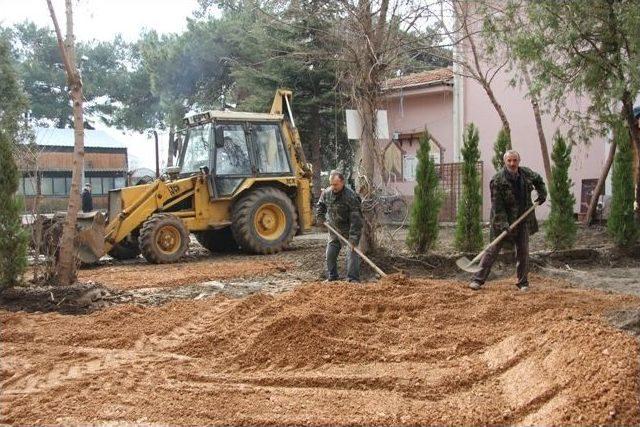 Sabahattin Ali Parkı Yaza Hazırlanıyor