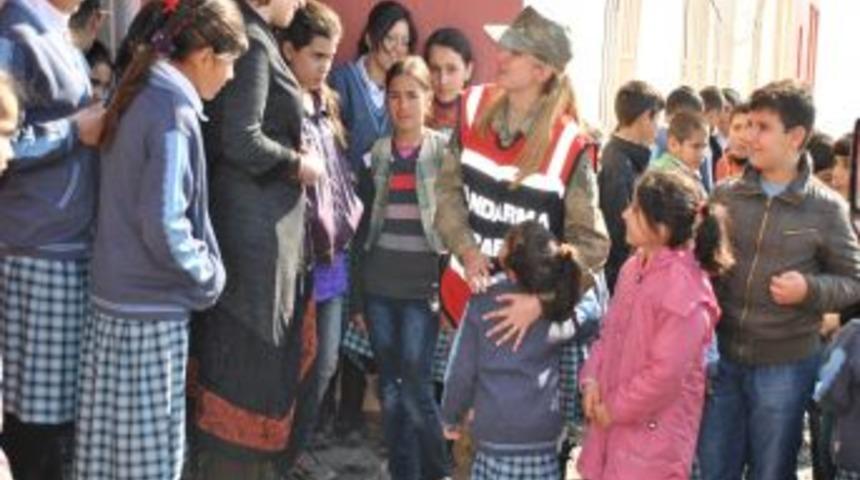 Sınırdaki &Ouml;ğrencilere Jandarmadan Trafik Eğitimi