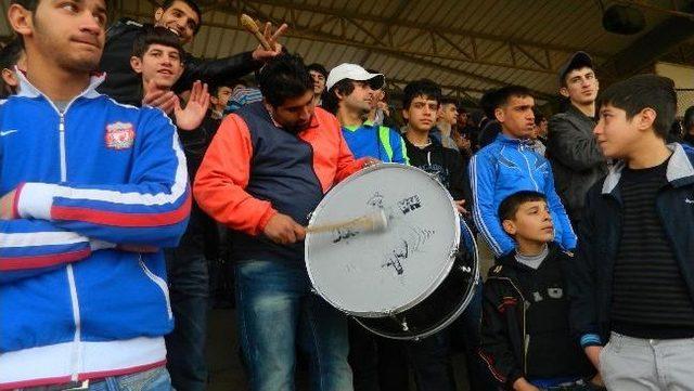 Başbakan Erdoğan'ın Kızıltepe'de Atkısını Boynuna Taktığı Takım, Maddi İmkansızlıklar Nedeniyle Kapanmak Üzere