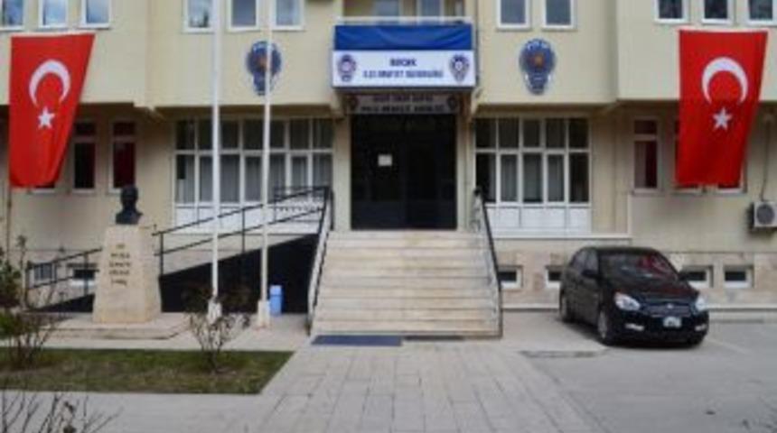 Hırsızlık Zanlıları Su&ccedil;&uuml;st&uuml; Yakalandı