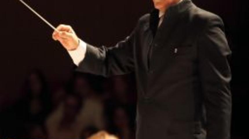 G&uuml;rer Aykal&rsquo;a &lsquo;Ustanın G&uuml;n&uuml;&rsquo; &Ouml;d&uuml;l&uuml;