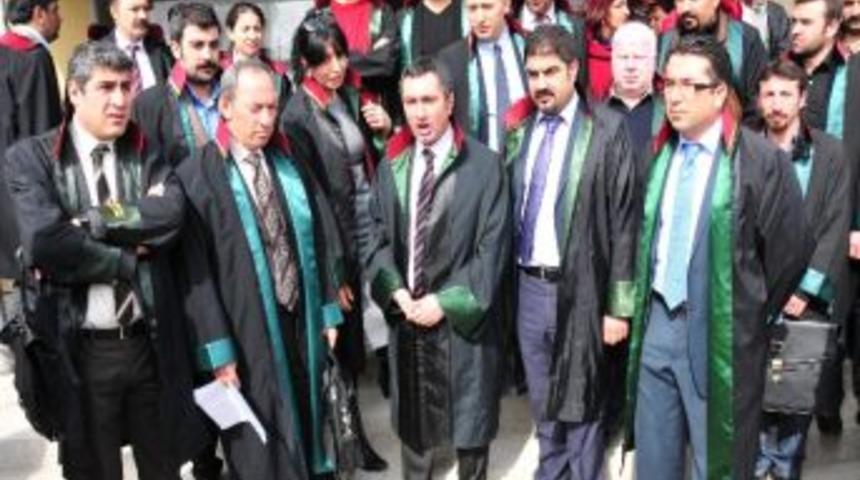Kck Duruşmasında Protesto