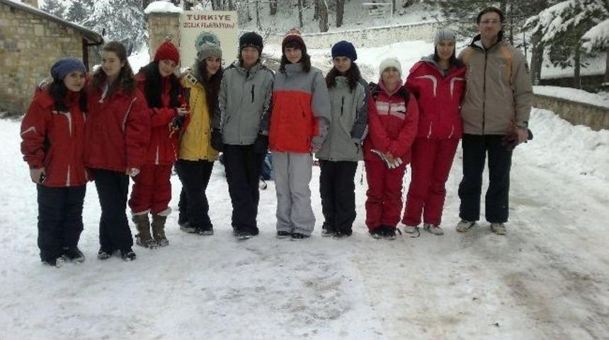 Lise &Ouml;ğrencilere Muratdağı'nda Kayak Eğitimi