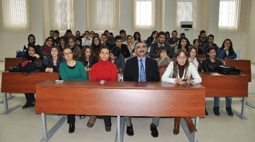 &Uuml;niversiteli Gen&ccedil;lere Girişimcilik Anlatıldı