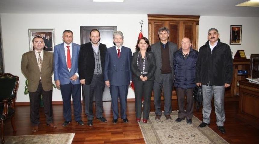 Kırıkkale K&uuml;lt&uuml;r Ve Dayanışma Deneğinden Başkan Tuna&rsquo;ya Ziyaret