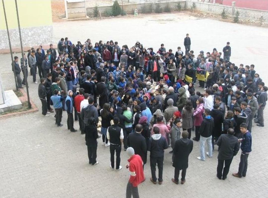 &Ouml;ğrencilerden Derse Girmeme Eylemi