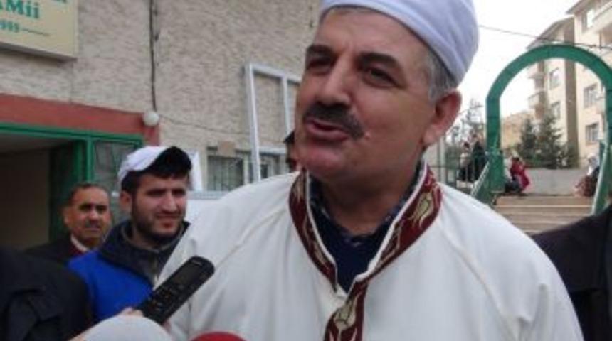 Diyarbakır'da K&uuml;rt&ccedil;e Hutbe Okundu