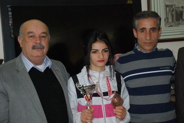 Didimli Merve Türkiye 3. Oldu 1