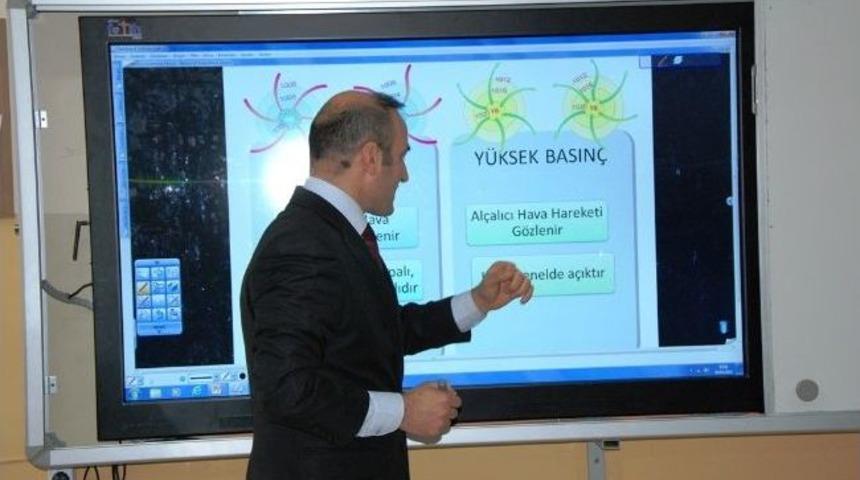 &Ouml;ğrencilere Tablet Bilgisayar Dağıtıldı