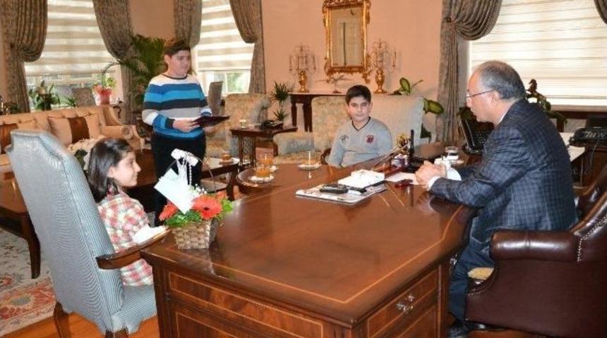 &Ouml;ğrenciler, Vali Daş&ouml;z İle R&ouml;portaj Yaptı