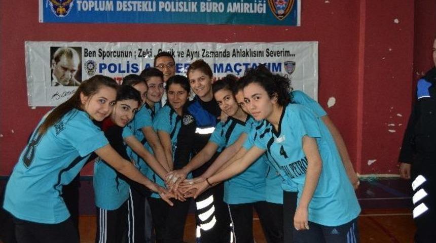 D&ouml;rtyol&rsquo;da Liselerarası Bayanlar Voleybol Turnuvası