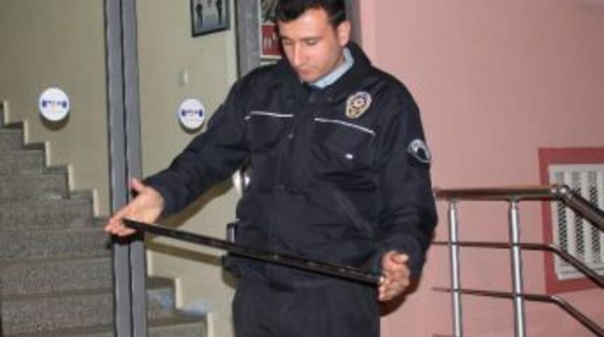 &Uuml;niversite &Ouml;ğrencilerine Meydan Dayağı