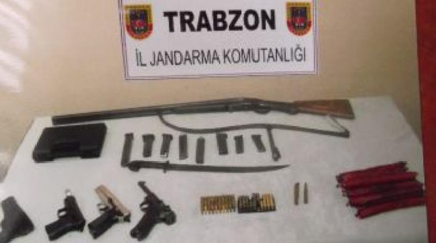 Trabzon'da Jandarmadan Ka&ccedil;ak Silah Operasyonu