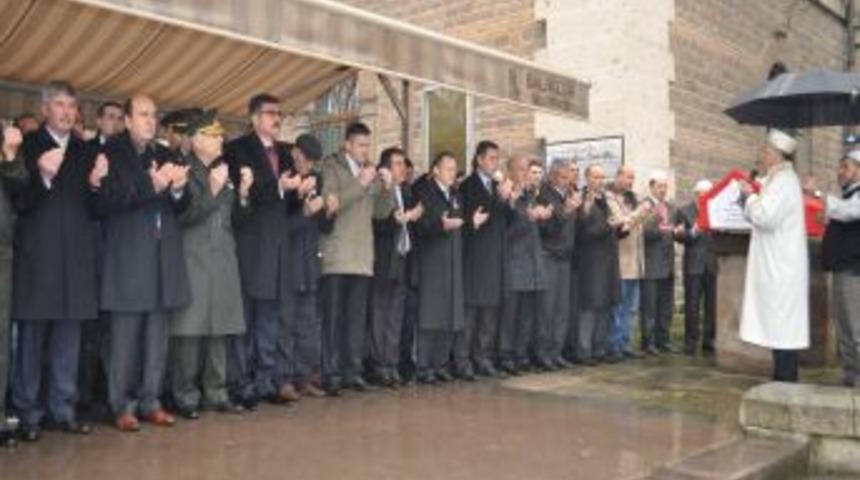 Ka&ccedil;ak&ccedil;ıları Kovalarken Şehit Olan Karakol Komutanı Toprağa Verildi