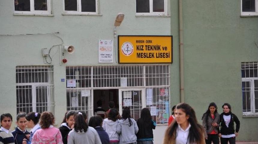 &Ouml;ğrencilerinden Akan &Ccedil;atı Tepkisi