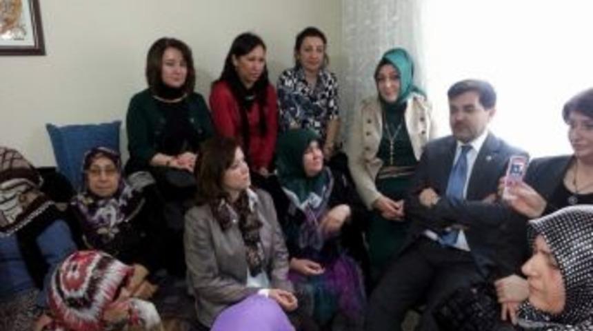 Ak Kadınlar Emek Mahallesi Kadınlarıyla Buluştu