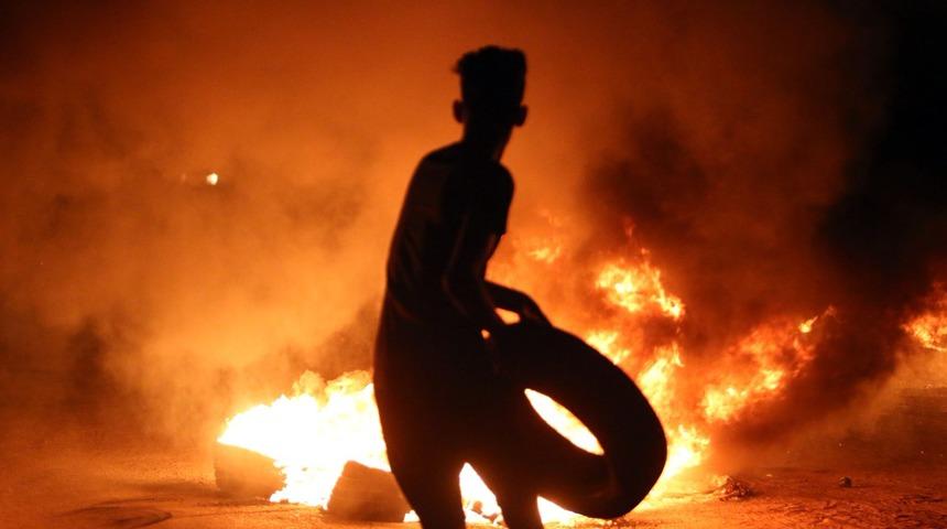 Irak'ta büyük isyan! Halk sokaklara döküldü