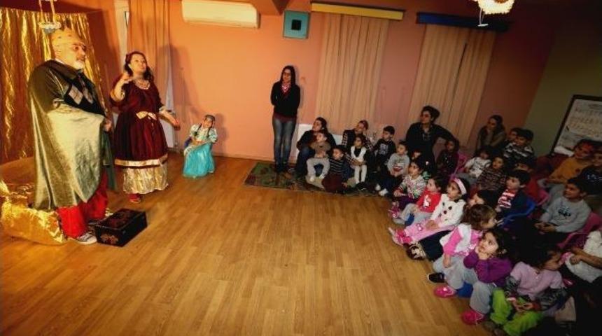 Minik Öğrencilerin Tiyatro Keyfi