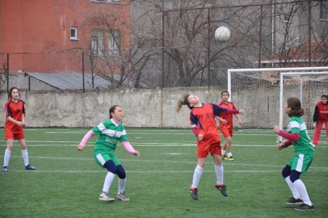 Yıldız Kızlar Final Ma&ccedil;ına, Yedeklerin Heyecanı Damgasını Vurdu