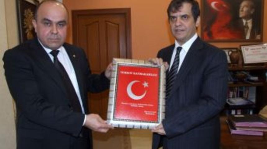 Kaymakam Gale&rsquo;den Kul&uuml;p Başkanı &Ccedil;elik&rsquo;e Teşekk&uuml;r Belgesi