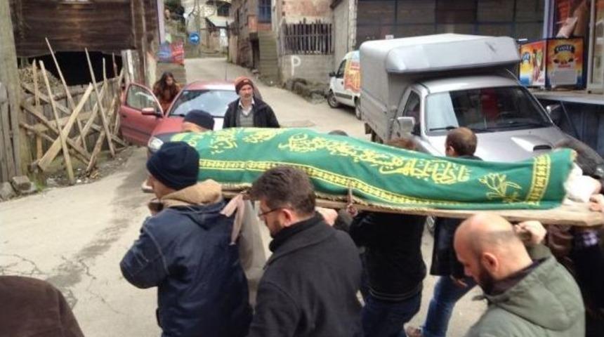 Rize'de Evinde &Ouml;l&uuml; Bulunan &Ouml;ğretmen Son Yolculuğuna Uğurlandı