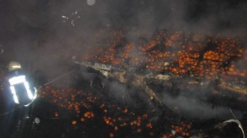 Gaziantep&rsquo; Te &lsquo;portakal Y&uuml;kl&uuml; Tır&rsquo; Yandı