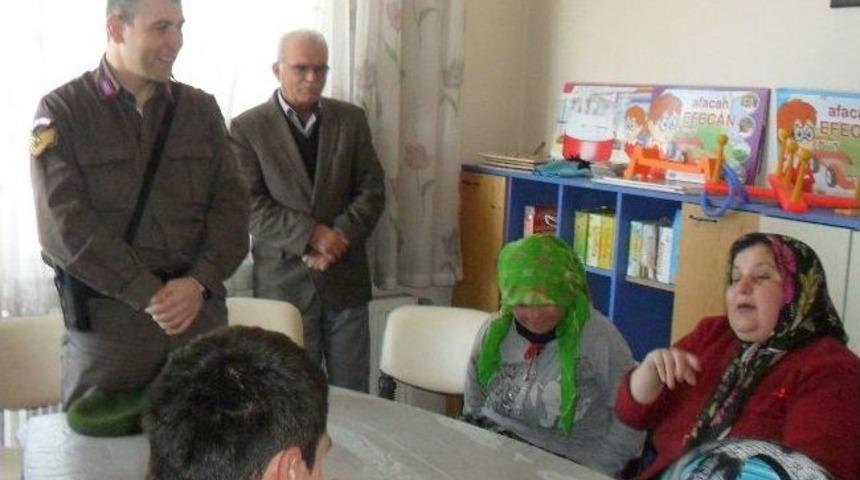 Jandarmadan Engelli Çocuklara Ziyaret