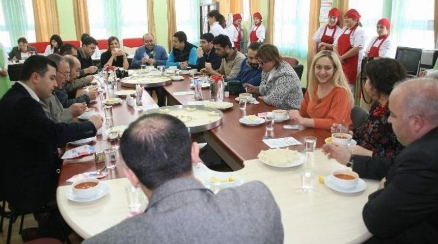 Yozgat Z&uuml;beyde Hanım Kız Meslek Lisesi Diplomalı Aş&ccedil;ılar Yetiştiriyor